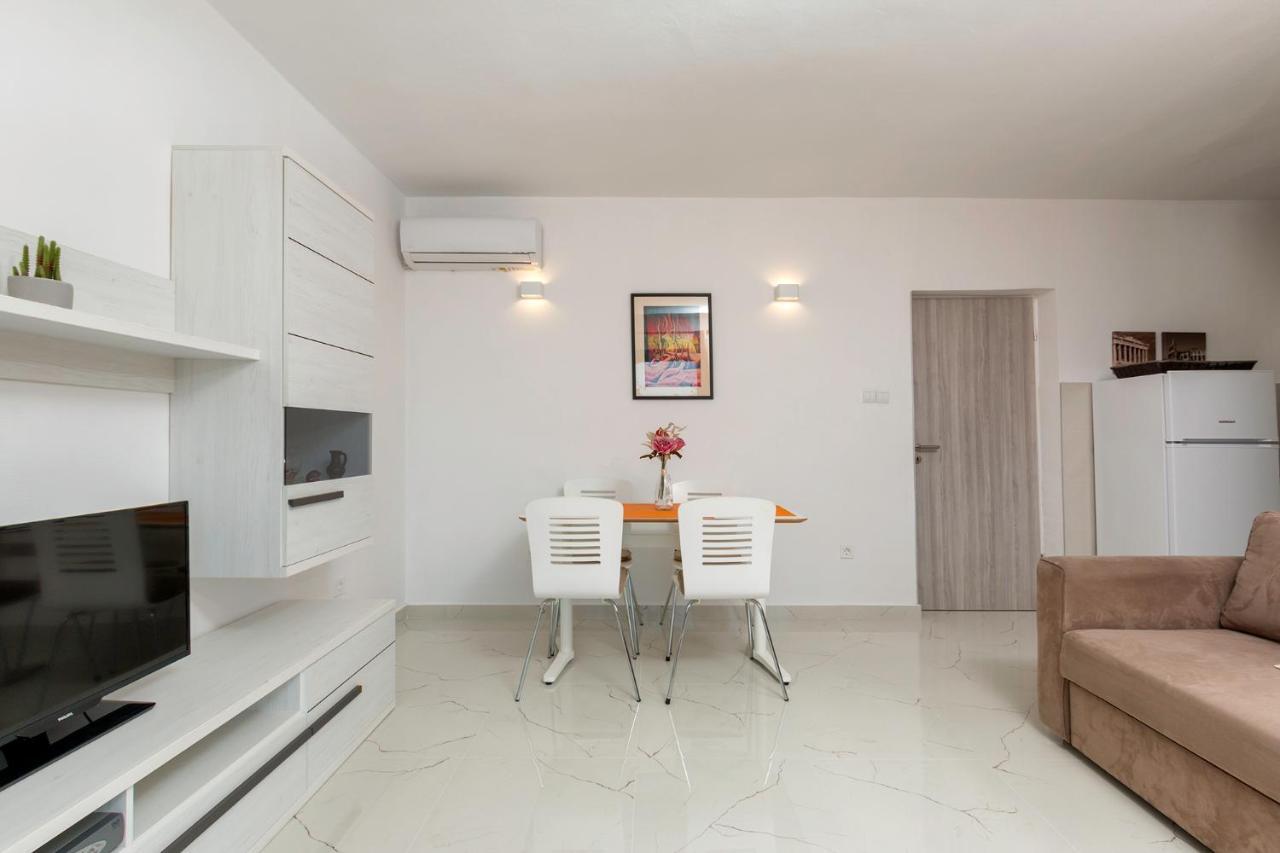 Apartments Marija 821 Pula Exterior photo
